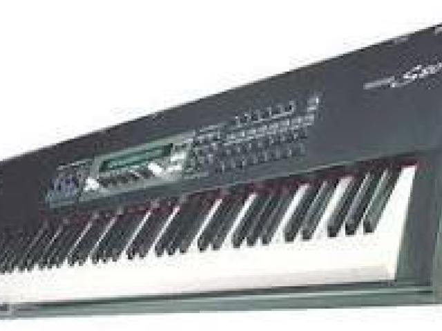 YAMAHA  S 80  Music Synthesizer - 1